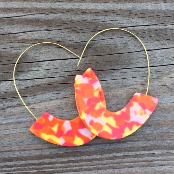 💲SOLD Acrylic drop earrings orange yellow white - Picture 4 of 4